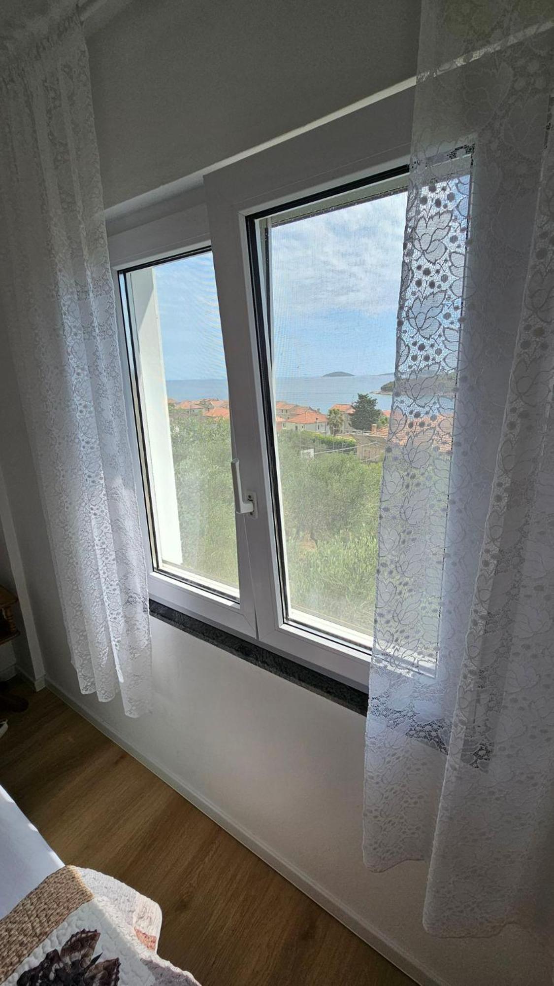 Apartmani Ela Prvić Luka Esterno foto